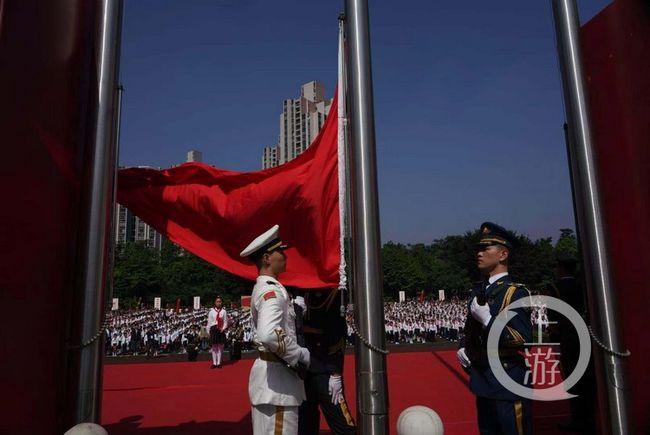 这谁顶得住？40岁王鸥，性感霸气女人味十足！