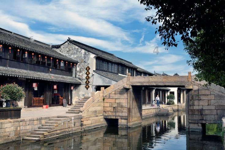《热辣滚烫》等领跑春节档影片预售,联合支付软件推出AI新玩法